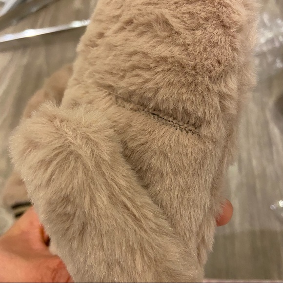 Fluffy Mittens with Finger Hole - Picture 6 of 7